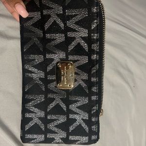 Michael kors pouch